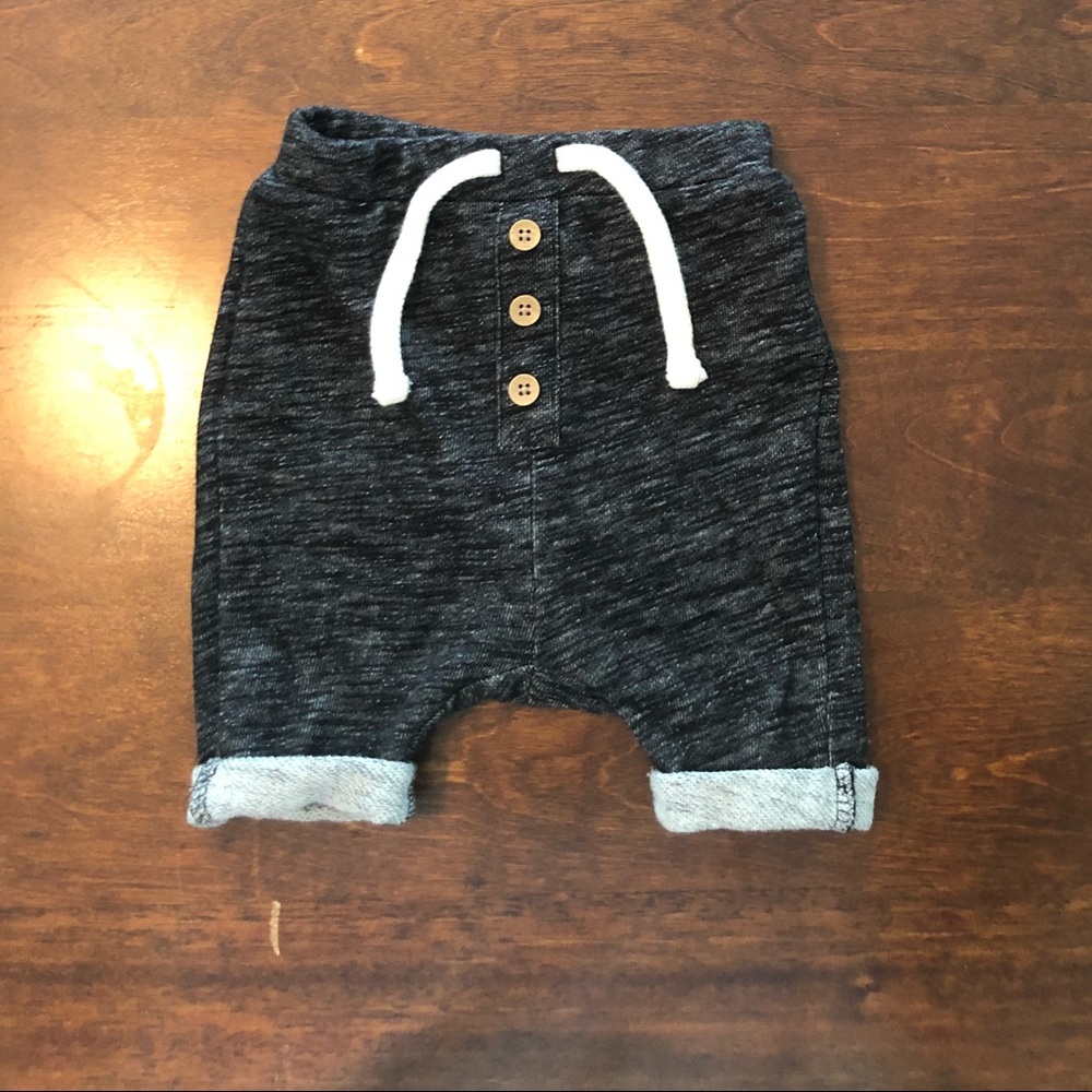 Old Navy Boys Capri shorts 3-6 months